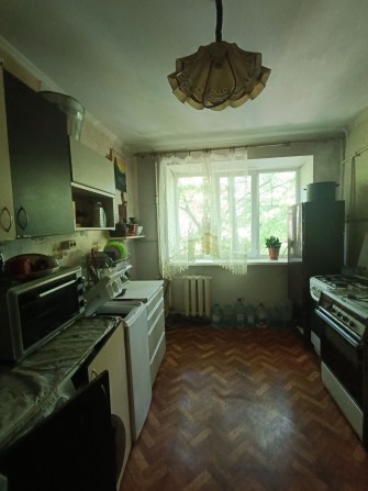 Продам две комнаты в коммунальной квартире на Космонавтов - фото 1