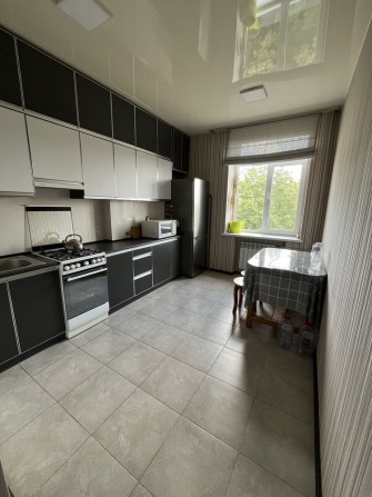 Продам 2к квартиру ХТЗ ул.Мира 52/2 ремонт - фото 1