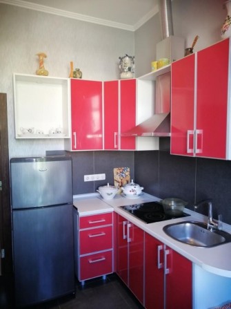 Продам 2х комнатную квартиру возле метро Заводская - фото 1