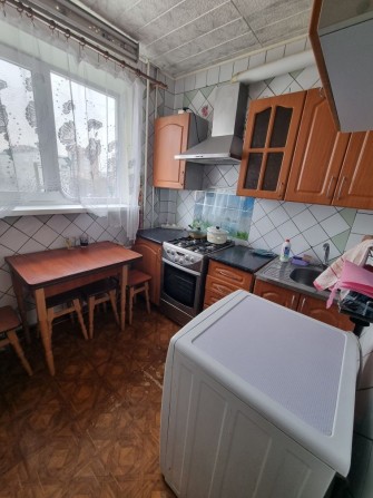 Продам реальную 3к.-4к.кв. м.Гагарина 10 мин, 8/9эт, S=65м, СРОЧНО - фото 1