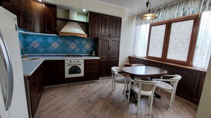 Продам 3кімн кв з дизайнерським ремонтом метро Захисників Украіни Торг - фото 1