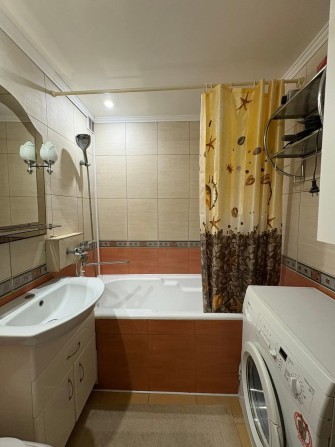 Здам трикімнатну квартиру ( одна кімната закрита) на Луки Долинського - фото 1