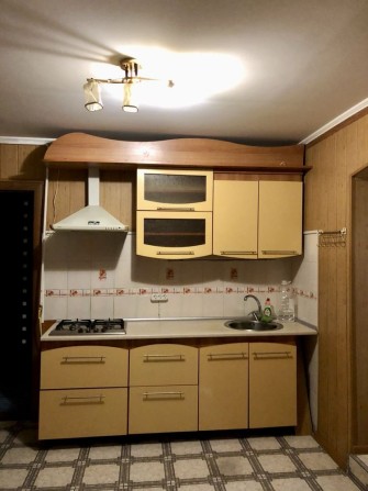 ЦЕНТР! Здам 2х кімнатну, ГАСТЕЛЛО, КОНДИЦІОНЕР, ГАЗОВИЙ котел, вільна! - фото 1