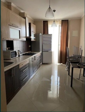 1-кімнатна квартира в центрі міста по Соборності 
 Площа: 50 м² - фото 1