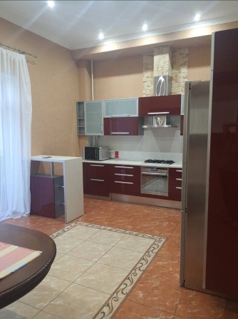 Простора 1-кімнатна квартира (74 м²) в самому центрі Черкас! - фото 1