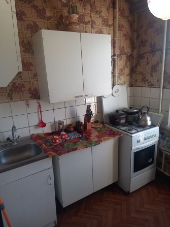 Оренда трикімнатної біля метро Дарниця, Солов'яненка 8 - фото 1