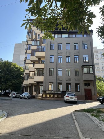 Сдам 2 к кв .в новом домеПаркоместо входит в стоим. бронеплёнка окон - фото 1