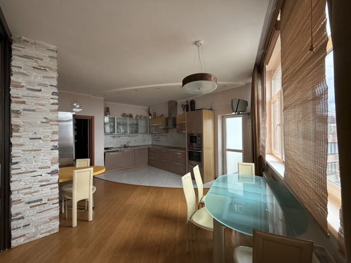 Простора 3 кімнатна квартира Коновальця, 36-Б - фото 1