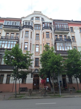 Інститутська, б.13/4, 1 поверх, 44 кв м. Царський будинок 15000грн - фото 1