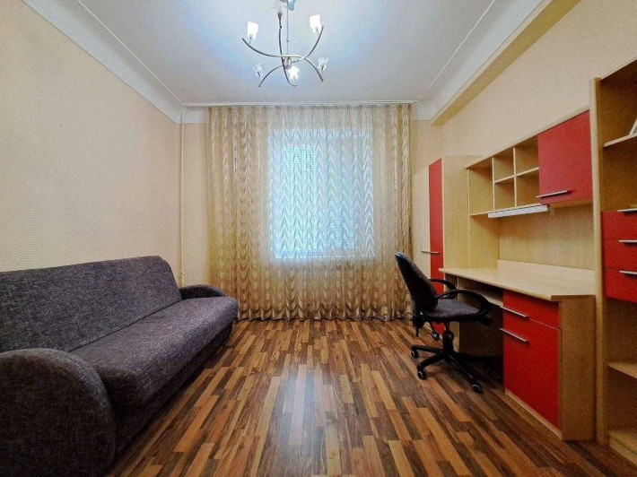 Сдам 2 комнатную квартиру рядом Центр ремонт раздельные комнаты - фото 1