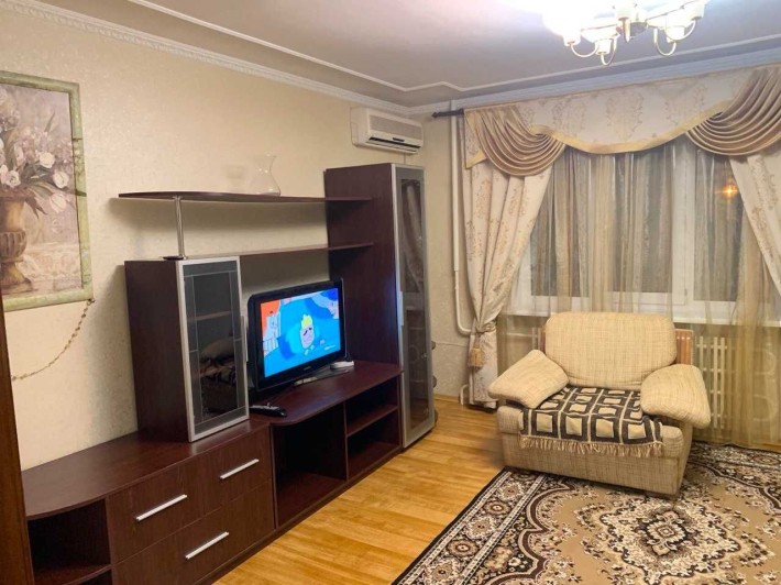 Сдам СВОЮ 2ком квартиру в минуте от метро Холодная Гора с евроремонтом - фото 1