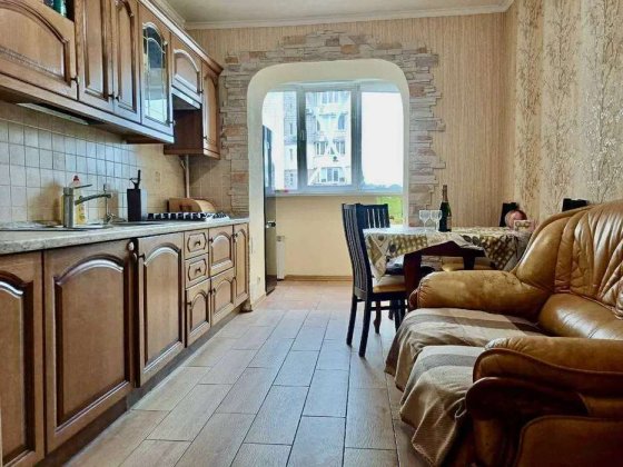 Продам 2 кімнатну квартиру, з ремонтом, на вулиці Олеся Гончара 62, Галицька площа, Центр Києва, Рай Киев