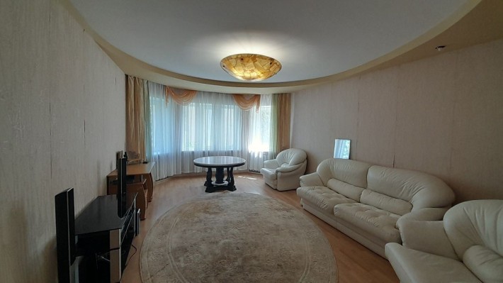 Сдам 3 комн квартиру на Вильямса,59 /бар Привалило.Свободна! 3 эт! - фото 1