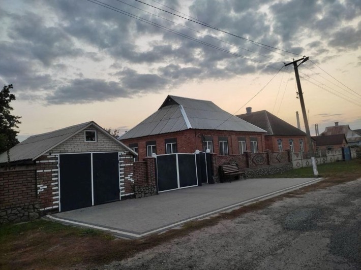 Продам дім у передмісті міста Охтирка - фото 1