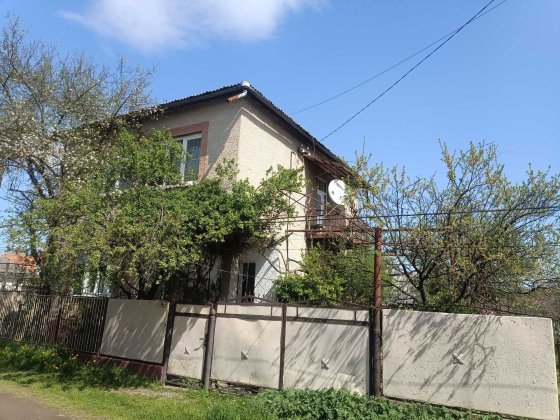 ТЕРМІНОВО 4-х кімнатний БУДИНКУ 121 кв.м. на тихій вулиці, 4.5 соток! Берегово