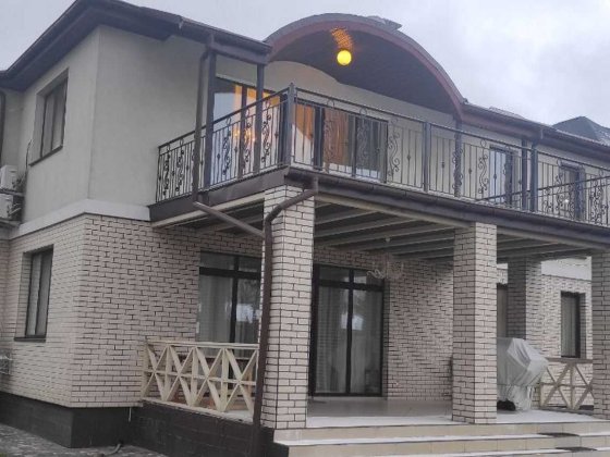 От хозяина. Шикарный дом. Вышгород 255 м2. 0,2 Га. Берег озера Вышгород