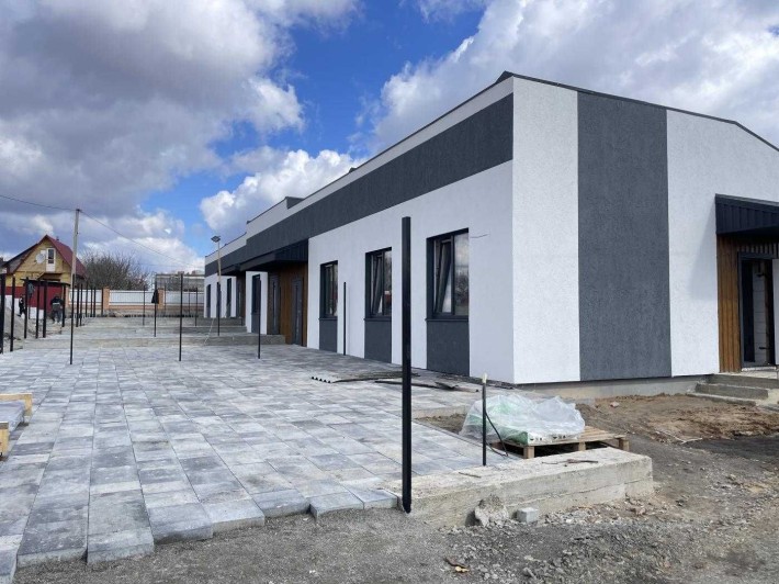 Продам таун хаус з гарним наповненням Гостомель - фото 1
