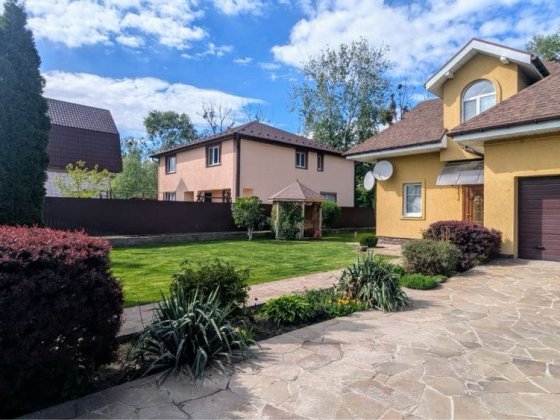 Атмосферний, доглянутий будинок 8,5 соток землі Гостомель