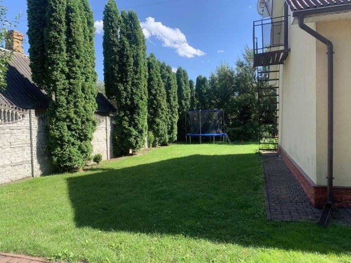 р Окремий будинок з автономним опаленням і госпбудівлями - фото 1