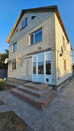 Просторный дом в Змиеве с мебелью и техникой - фото 1