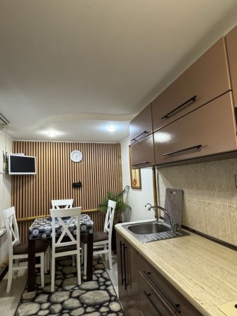 Продам полдома в хорошем районе - фото 1