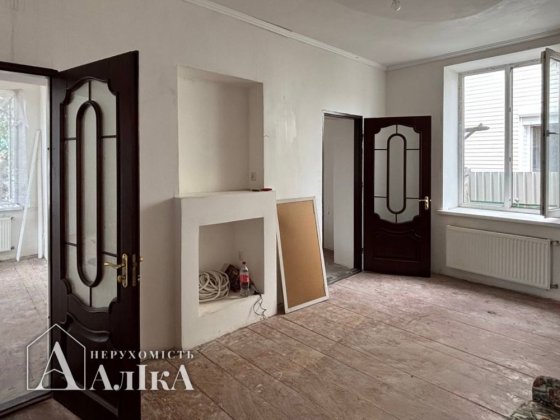 Продам світлий та просторий будинок у зручному районі Кам'янець-Подільський