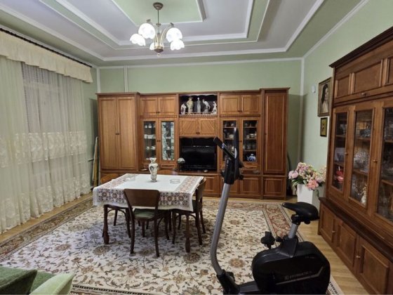 Продам добротний будинок вул.Ю.Бадзьо Мукачево