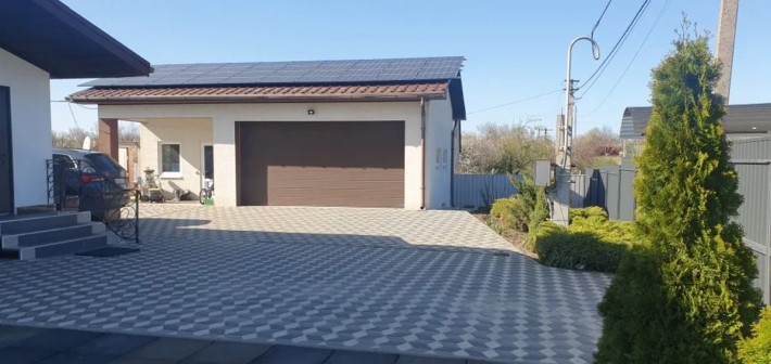 Продам сучасний будинок з сонячними панелями в с. Новому. - фото 1