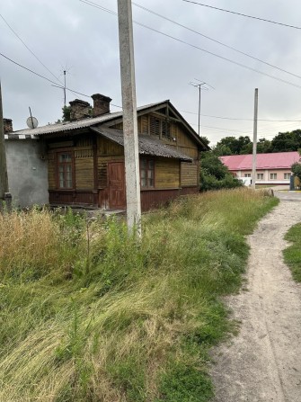 Продається дерев’яний будинок (барак) у центрі Сарн - фото 1