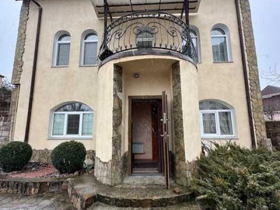 Продаєм елітний  будинок центр місто Фастів Київська обл. Фастів