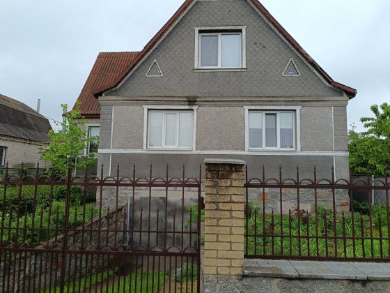 Гарний будинок 175кв.м поряд з Уманню 90-го року на 8сотках землі Умань