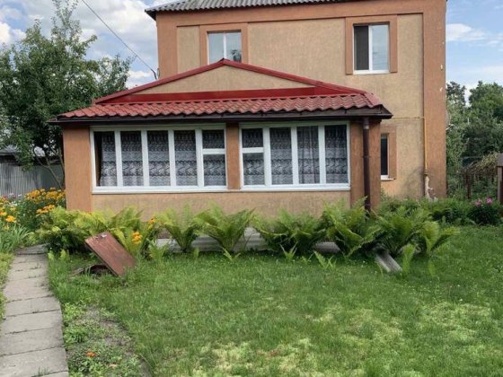 Продається великий затишний будинок на два входи Бровари
