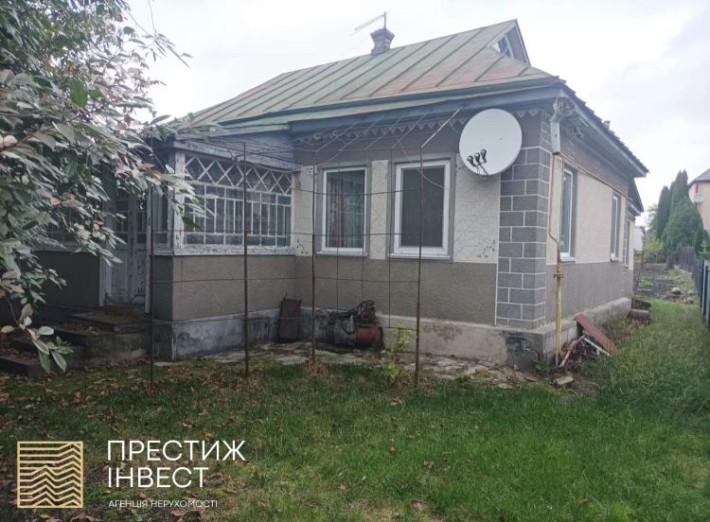Продаж капітального 4-кімнатного будинку в центрі міста - фото 1