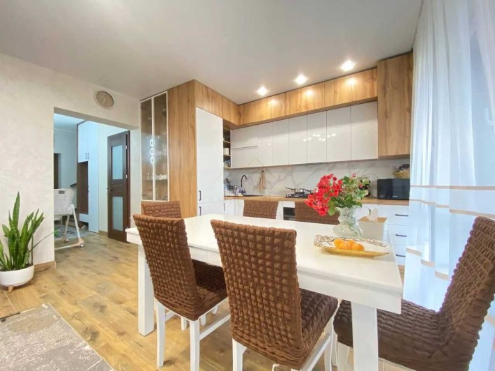 Терміновий продаж таунхаусу 101 м2 з гаражем. Ремонт, меблі та техніка - фото 1
