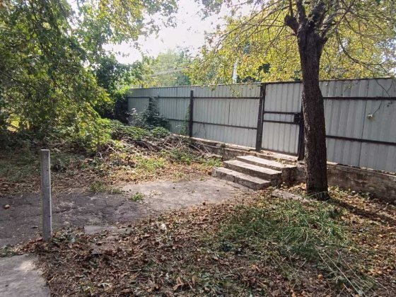 Продам будинок з ділянкою 5 соток. Є газ, центр. вода, єлектрика. Ірпінь