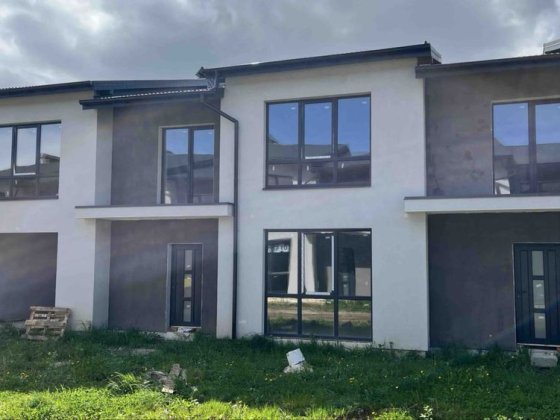 Таун Хаус, вул. Січинського, 11а/3 Івано-Франківськ