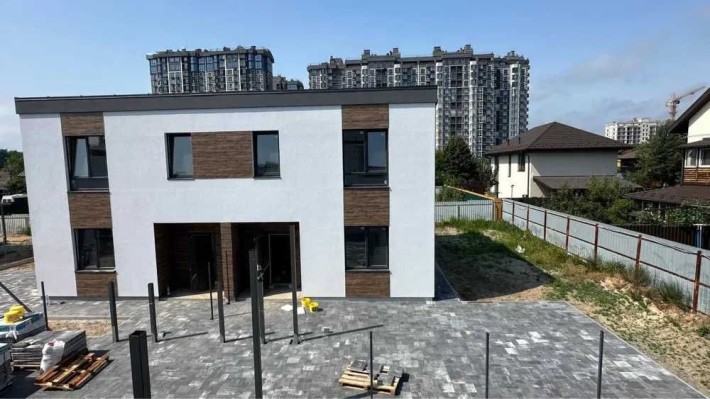 Продам Дуплекс 126 м² у центрі Бучі з усіма центральними комунікаціями - фото 1
