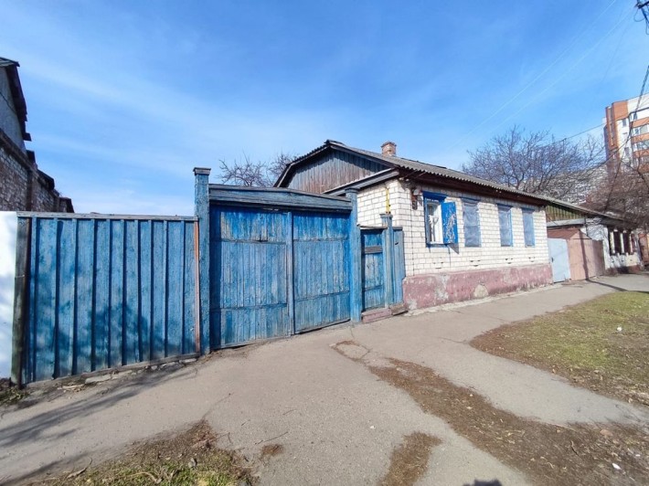 Терміново продається півбудинку по вул. Софіївській, центр міста. - фото 1
