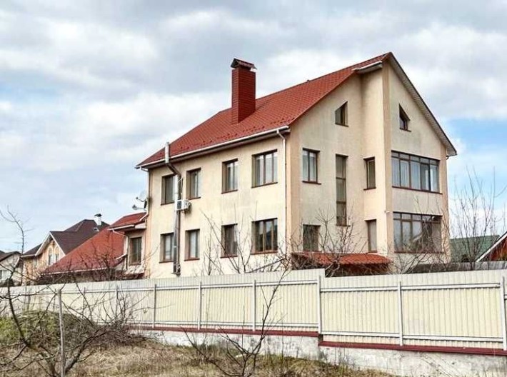 Продаж 2 поверхового будинку з гаражем і ділянкою - фото 1