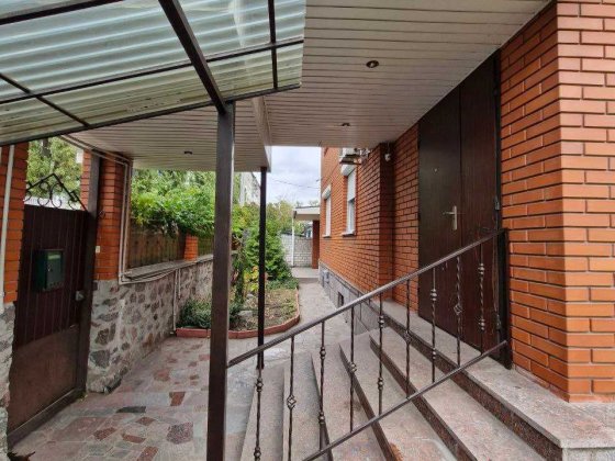 Цегляний будинок 275м², р-н водоканалу–Просторий, Затишний та Сучасний Кременчуг