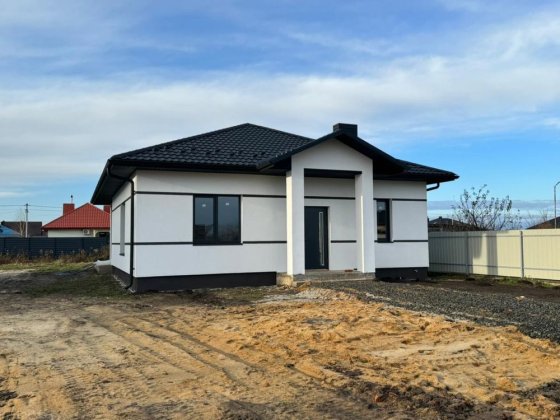 Будинок в Боратині біля магазину Сонечко Набережна 8. Луцк