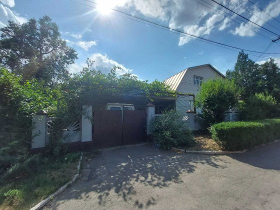 Продаж гарного будинку з гаражем у ЦМ р-ні по вул.Кабардинська(Змичка) Кривий Ріг