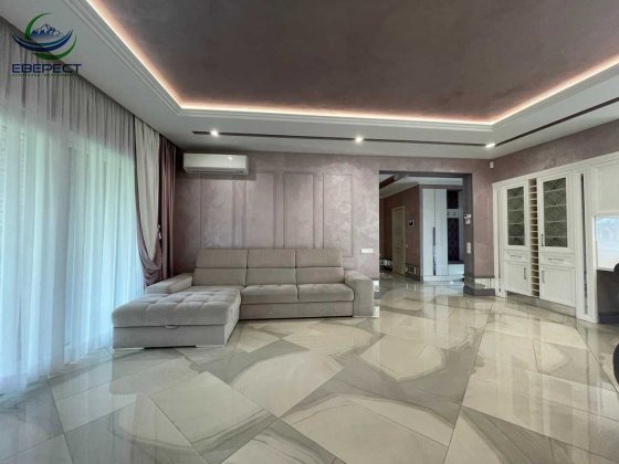 Стильний будинок у передмісті Луцька Луцьк