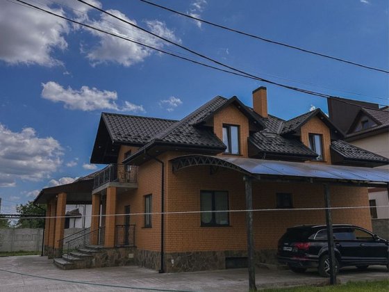 Цегляний будинок в чудовому розташуванні, 10 соток Рівне