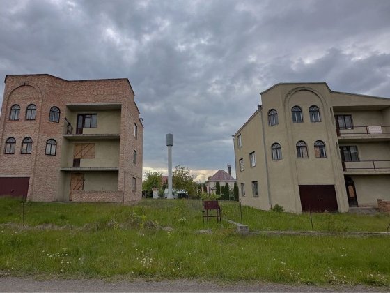 Двох будинків район Тинне, ідеально під перебудову квартирного будинку Рівне