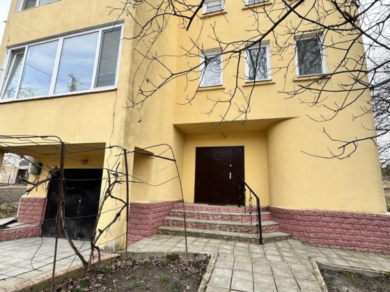 Продаж двоповерхового будинку .12сот Землі.Розташування Червоні Гори. Ровно