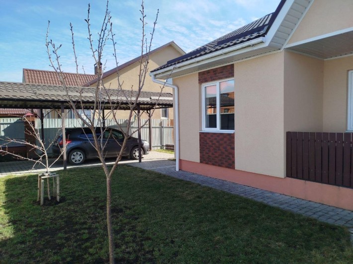 Продаж невеликого нового  будинку з ремонтом та меблями. - фото 1