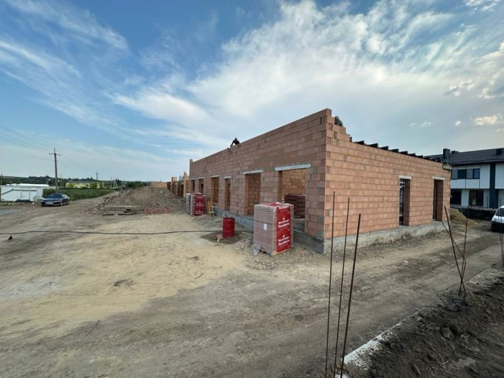 Продам котедж  70м² на Льоніку, з парканом і комунікаціями - фото 1