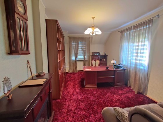 Продається просторий будинок. Поруч центр. Цент.комун+гараж+тераса Ужгород