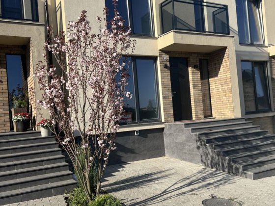 Продаж Таунхаус з меблями/на початку дослідноі  станціі/Довженко Черновцы